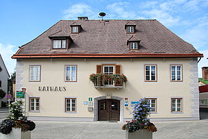 Gresten, Badgasse 1, Rarhaus, ehem. Eisenprovianthändlerhaus, im Kern 17. Jh.