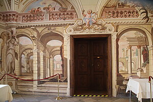 Rosenau-Schloss, Schloss Rosenau, Vorhalle mit allegorischen Wandmalereien von Johann Rincolin, 1747