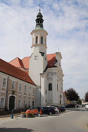 Zistersdorf, Pfarrkirche Kreuzerhöhung, ehemalige Franziskanerkirche1627/40 erbaut