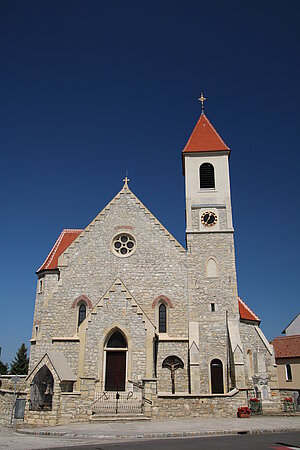 Au am Leithaberge, Pfarrkirche hl. Nikolaus, 1876-77 nach Plänen von Ludwig Wächtler errichtet