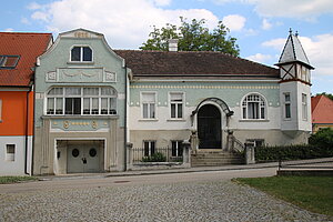 Sitzendorf an der Schmida, Hauptplatz Nr. 10: Villa mit Dekor in Formen der Wiener Werkstätte, 1912