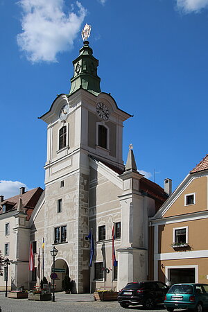 Zwettl, Hauptplatz Nr. 4, Altes Rathaus, gotischer Baukern, mehrfach umgestaltet, Sgraffitofassade von 1549-50