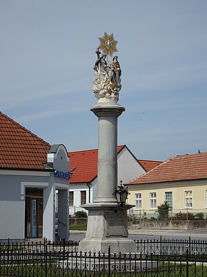 Großkrut, Dreifaltigkeitssäule, bezeichnet 1887