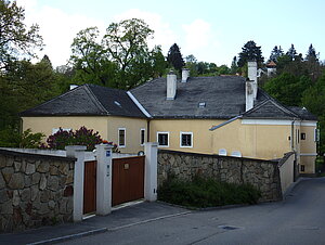 Maria Anzbach, Schmiedgasse Nr. 1: "Grafenhaus", Renaissancebau der 2. Hälfte des 16. Jahrhunderts