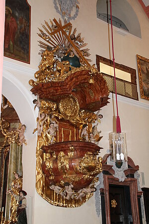 Scheibbs, Pfarrkirche hl. Maria Magdalena, Kanzel von 1712 mit reichem Figurenschmuck