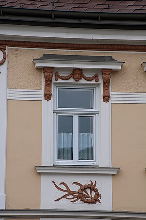 Kilb, Alter Markt Nr. 16: ehemaliges Gasthaus, Bau aus dem 17. Jh., im 20. Jh. weitgehend umgebaut