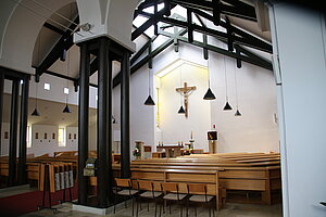 Ziersdorf, Pfarrkirche Hll. Wolfgang und Katharina, Blick in den modernen Erweiterungsbau