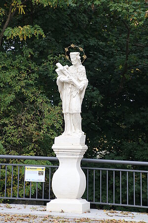 Ebreichsdorf, Statue hl. Nepomuk, ursrp. am Hauptplatz, Beginn. 18. Jh.