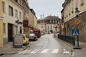 Brunn am Gebirge, Blick in die Pfarrgasse