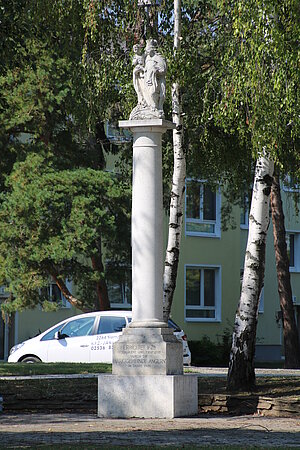 Angern an der March, Mariensäule am Marktplatz, 1679