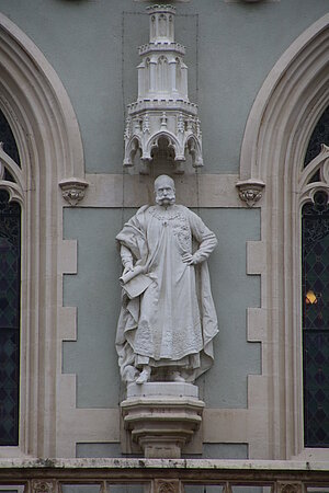 Korneuburg, Statue Kaiser Franz Joseph von der Fassade des Rathauses, Emanuel Pendl