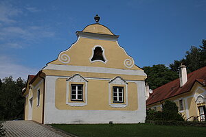 Krumbach, Pfarrhofensemble, erbaut 1636, 1771-72 Umbau in die heutige Gestalt
