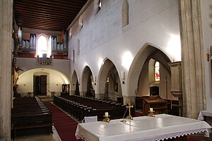Langenlois, Pfarrkirche hl. Laurentius, Blick Richtung Orgel
