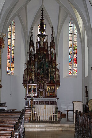 Pöchlarn, Pfarrkirche Mariae Himmelfahrt, neugotischer Hochaltar, Leopold Hofer, 1903