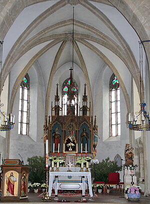 Rückersdorf, Pfarrkirche hl. Hyppolyt, im Kern romanischer Bau, Blick in den gotischen  Chor