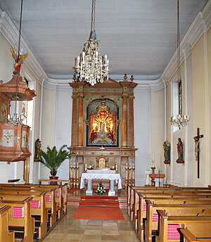 Haslau-Maria Ellend, Pfarr- und Wallfahrtskirche Unsere Liebe Frau, Blick in den schlichten Saalraum, Hochaltar, um 1770