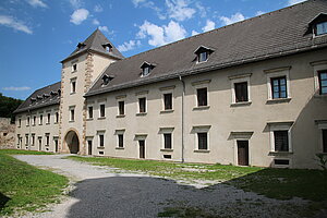 Burg Neuhaus, nach Zerstörung durch die Osmanen 1694 Errichtung einer Glasfabrik