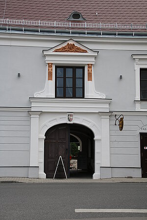 St. Leonhard am Forst, Eingang in das ehemalige Schloss, heute Gemeindeamt,