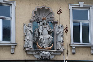 Stockerau, Hauptstraße Nr. 4: Jakowatz-Haus, Mondsichelmadonna von 1675