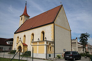 Wallsee, Filialkirche hl. Anna, ehem. Steinbrecherkapelle - frühbarocke Saalkirche mit vorgestelltem West-Turm