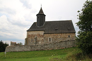 Kleinzwettl, Filialkirche hl. Jakobus der Ältere, im Kern romanische Wehrkirche mit Ringmauer