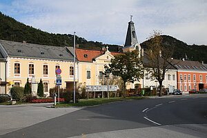 Pottenstein, Hauptplatz