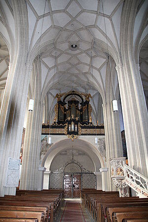 Eggenburg, Pfarrkirche hl. Stephanus, Blick in die Netzrippengewölbe des Langhauses, um 1500