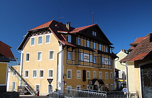 Puchenstuben, Hallerhof, 1909 von Rudolf Frass als Hotel errichtet, heute Pflegezentrum