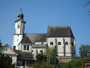 Emmersdorf, Pfarrkirche hl. Nikolaus, spätgotische Pfeilerbasilika mit vorgestelltem barockisierten Westturm