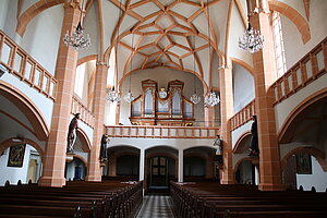 Steinakirchen am Forst, Pfarrkirche hl. Michael, Kircheninneres, Wandpfeilerkirche mit allseits umlaufender Empore, Netzrippengewölbe