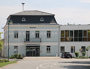 Absdorf, Hauptplatz - Rathaus, 1908 erbaut