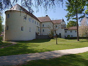 Kirchberg an der Pielach, Schloss Kirchberg, ehemaliges aus mehreren unregelmäßig angeordneten Trakten bestehendes Wasserschloss