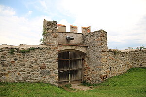 Kleinzwettl, Filialkirche hl. Jakobus der Ältere, Wehrmauer der Wehrkirchenhofanlage