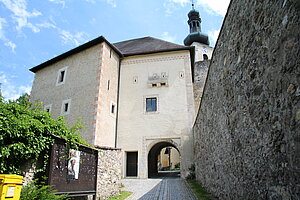 Gloggnitz, sog. Schloss Gloggnitz, ehem. Benediktinerkloster, Wehranlage 15. Jh.