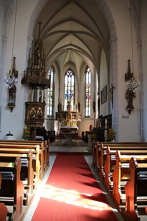 Hainfeld, Pfarrkirche hl. Andreas, Blick Richtung Hochaltar, in den Chor, um 1500