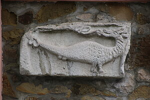 Groß-Enzersdorf, Rathausstraße Nr. 9: roman. Relief mit Darstellung eines Drachens, 