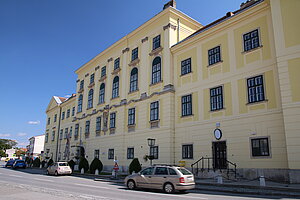 Mannersdorf, Schloss Mannersdorf, heute Gemeindeamt, 1753-55 umgebaute Schlossanlage