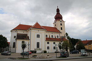 Ravelsbach, Hauptplatz mit der Pfarrkirche Mariä Himmelfahrt, 1721-26 nach Plänen Jakob Prandtauers errichtet