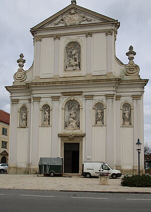 Bruck an der Leitha, Pfarrkirche Hl. Dreifaltigkeit, 1697-1702 von Heinrich Hoffmann errichtet
