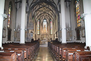 St. Valentin, Pfarrkirche St. Valentin, Kircheninneres, Blick gegen den Chor
