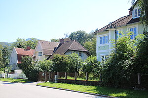 Hainfeld, Feldgasse: Villen im Heimatstil