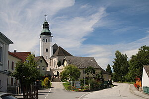 Unserfrau, Pfarrkirche Mariae Geburt, roman. Chorturmkirche, 1694-98 erweitert