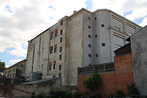 Schwadorf, Betreibsgebäude der Spinnerei, 1910-11 errrichtet