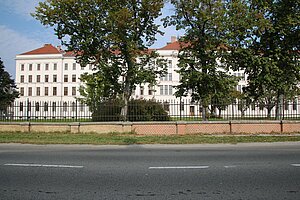 Traiskirchen, Otto-Glöclel-Strasse Nr. 24, ehem. k u. k. Arilleriekadettenschule, heute Flüchtlingslager, erbaut 1903