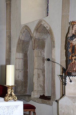 Rückersdorf, Pfarrkirche hl. Hyppolyt, Sessionsnischen im gotischen Chor