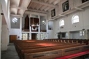 Gloggnitz, Pfarrkirche Zum Christkönig, Clemens Holzmeister, Blick in das Kircheninnere