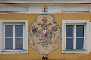 Kautzen, Pfarrhof, 1714/15 errichtet, Reichsadler, in Stuck ausgeführt