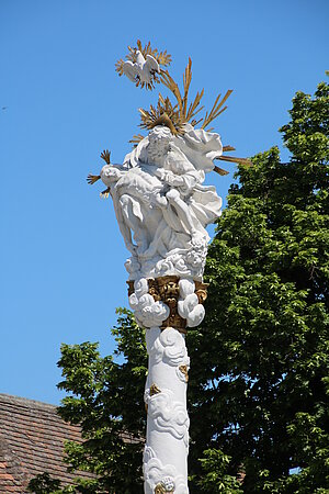 Pulkau, Dreifaltigkeitssäule von 1778 am Hauptplatz