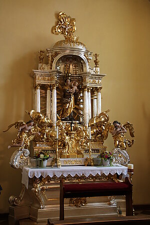 Steinakirchen am Forst, Pfarrkirche hl. Michael, Kapellenaltar um 1740, Madonna auf der Mondsichel