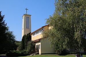 Angern an der March, Pfarrkirche Zur Kreuzauffindung, Neubau 1958 von Erwin Plevan